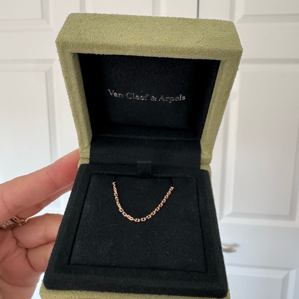 Van Cleef & Arpels trace chain rose gold 42 CM